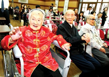 每10万人有6位百岁老人 2009年上海"十大寿星"揭晓