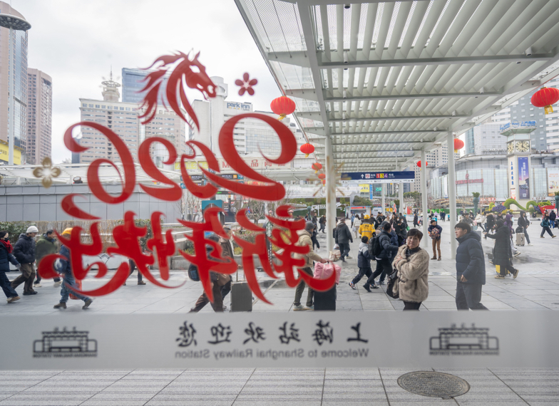 上海站南进站口升级焕新启用.jpg