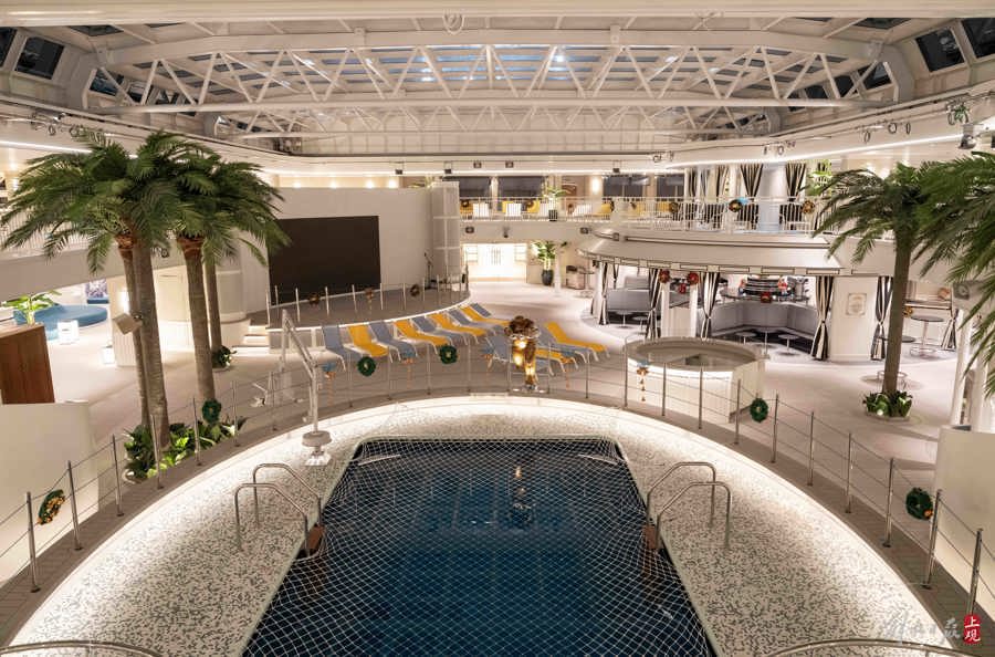 位于“爱达·魔都号”10层的海滩俱乐部.jpeg 位于“爱达·魔都号”10层的海滩俱乐部.jpeg