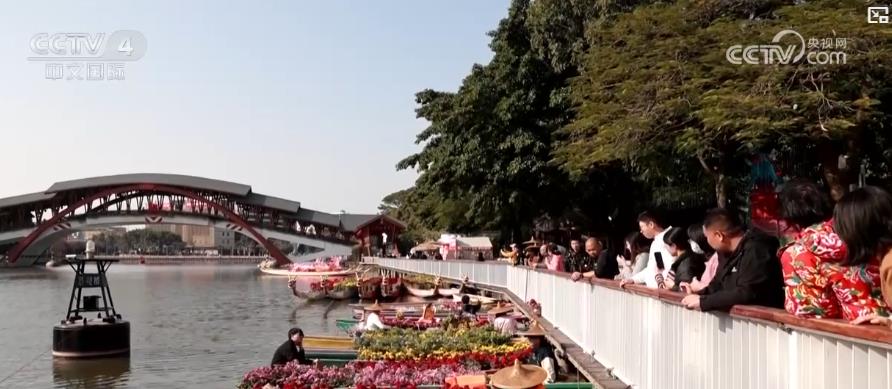 广东佛山：水上花市年味浓 岭南水乡风情足.jpg