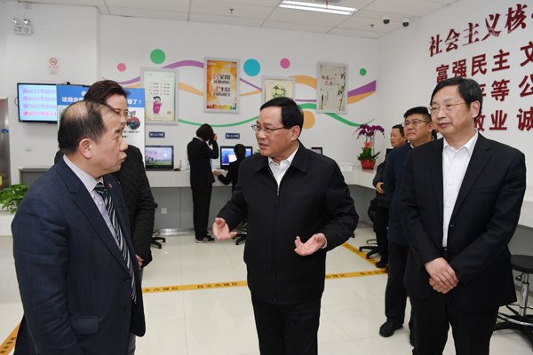 围绕“一网通办”打造营商环境新亮点 李强在闵行区调研 围绕“一网通办”打造营商环境新亮点 李强在闵行区调研