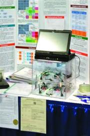 姚悦研发的光学计算机模拟样机 姚悦研发的光学计算机模拟样机