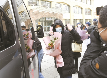 38岁上海女患者昨出院讲述治愈经历 38岁上海女患者昨出院讲述治愈经历