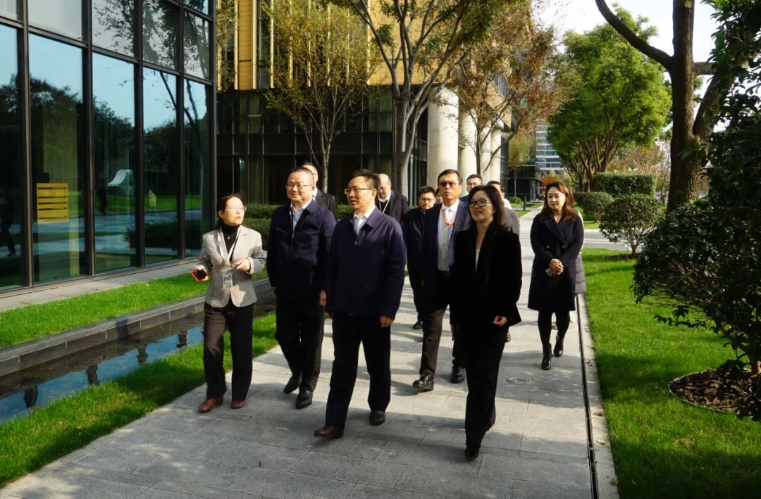 区委副书记、区长陈华文来虹桥镇调研顶新国际集团 .jpg 区委副书记、区长陈华文来虹桥镇调研顶新国际集团 .jpg