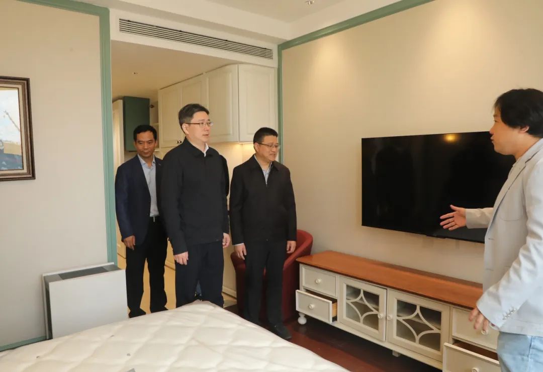 1022_135205_515.jpg 1022_135205_515.jpg