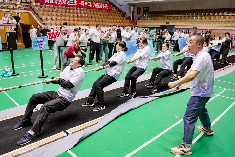 杨浦区职工拔河比赛举行。资料图片.jpg 杨浦区职工拔河比赛举行。资料图片.jpg