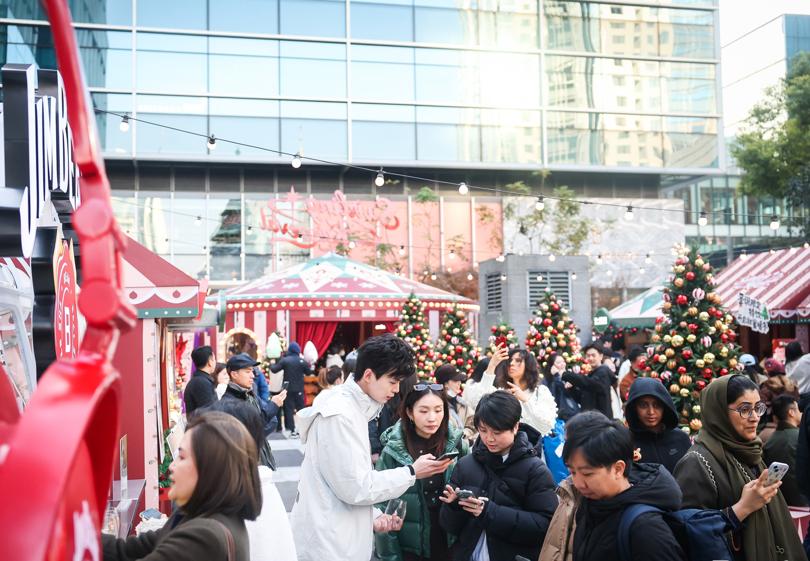 静安嘉里中心“旋转嘉年华”冬日市集启幕 激发文旅消费新活力