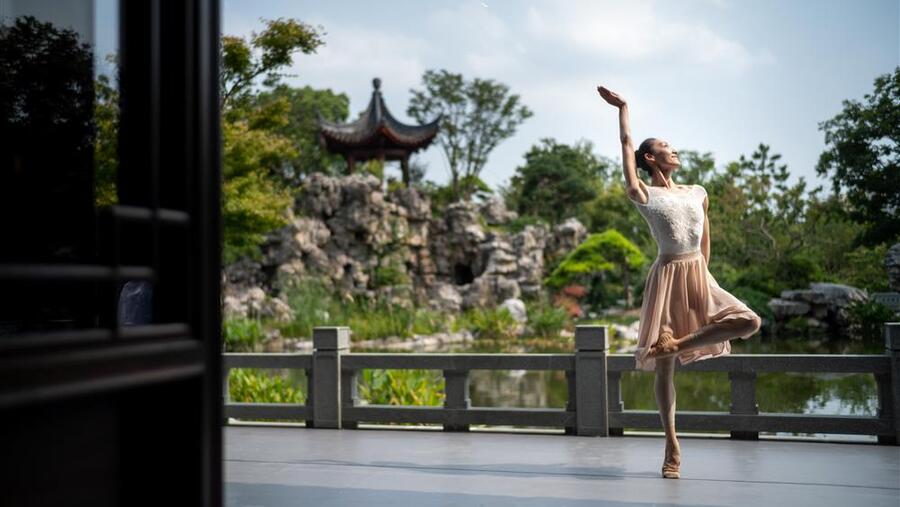 上海歌剧院舞剧团首席演员谭一梅展现《永和九年》舞段.jpeg 上海歌剧院舞剧团首席演员谭一梅展现《永和九年》舞段.jpeg