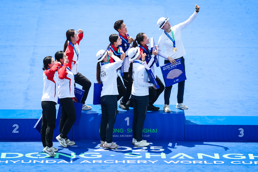 射箭世界杯上海站收官。在反曲弓女子团体决赛中,韩国队夺冠,中国队摘银。.jpg