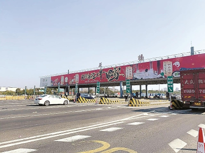 “逢车必检”提速 上海省界高速检查站未现“排长龙” “逢车必检”提速 上海省界高速检查站未现“排长龙”