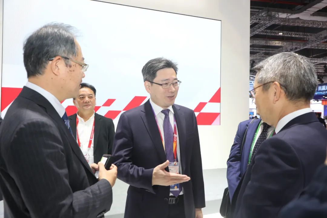 1108_090638_386.jpg 1108_090638_386.jpg