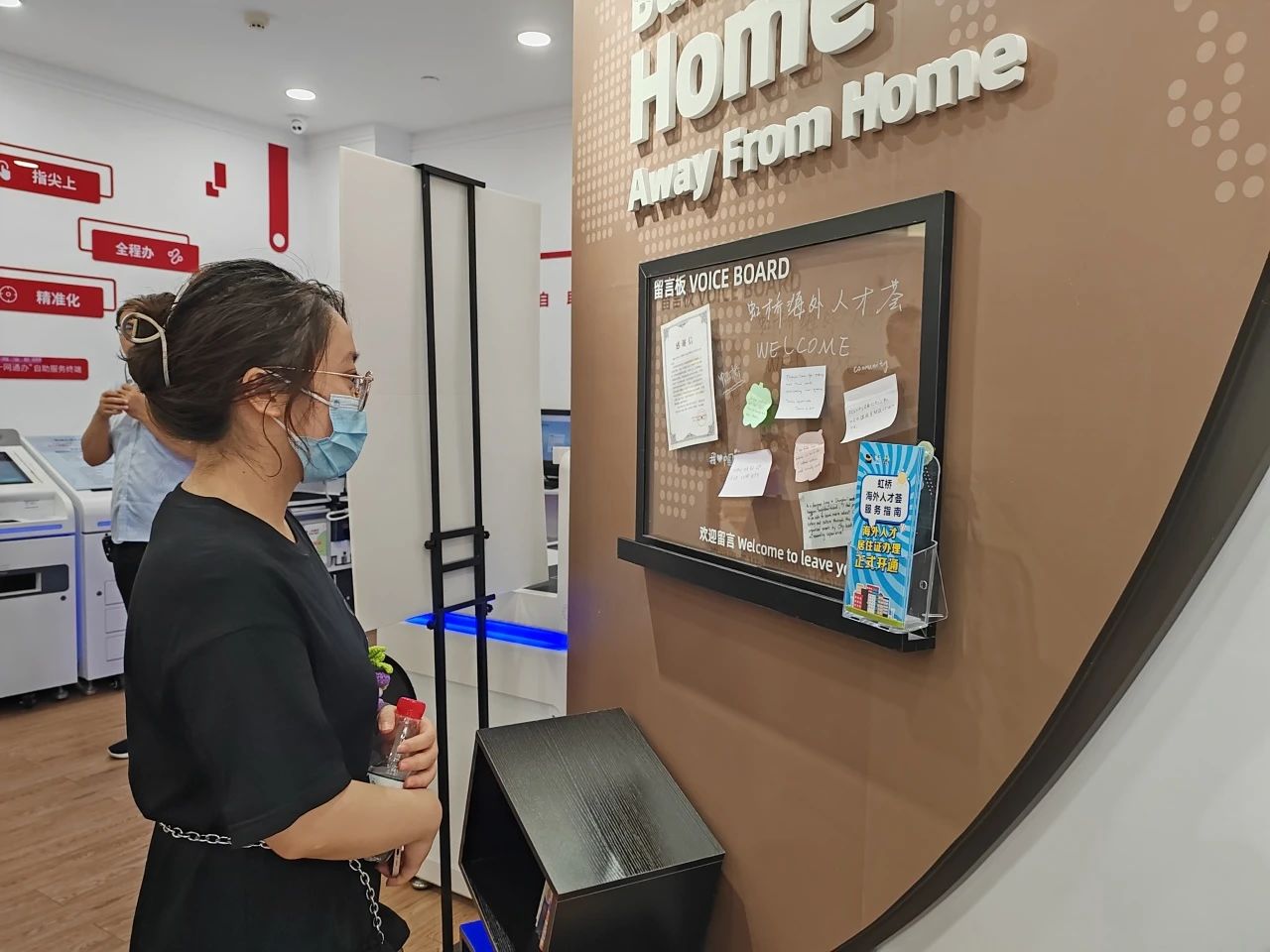 感受全过程人民民主!长宁市民代表走进古北市民中心3.jpg 感受全过程人民民主!长宁市民代表走进古北市民中心3.jpg