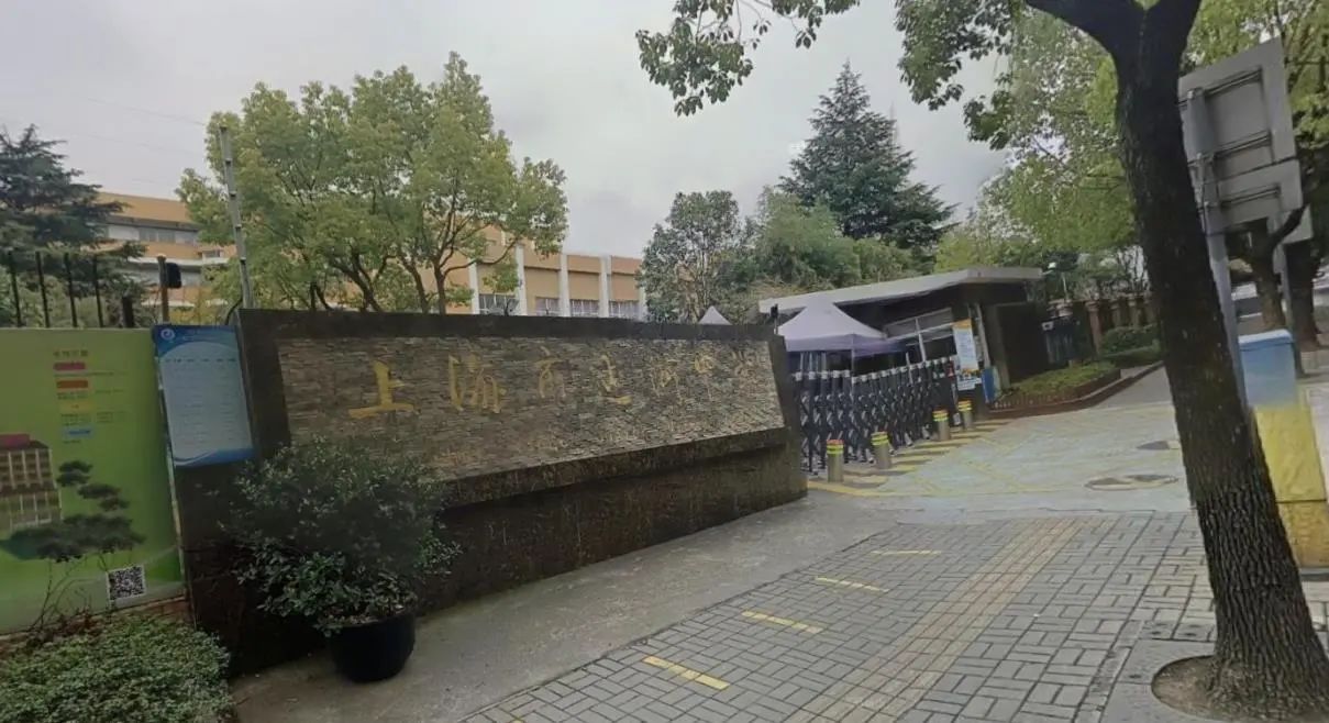 0613_151225_995.jpg 0613_151225_995.jpg