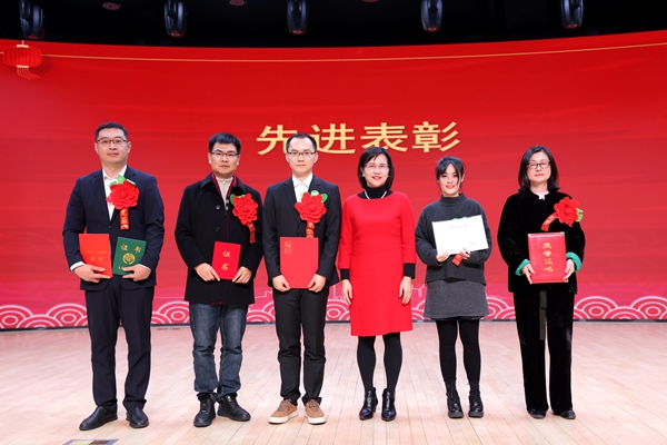 先进表彰2_副本.jpg 先进表彰2_副本.jpg