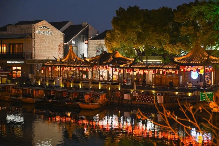 提一盏花灯入梦江南,来青浦用一场元宵灯海收官蛇年春节! 提一盏花灯入梦江南,来青浦用一场元宵灯海收官蛇年春节!