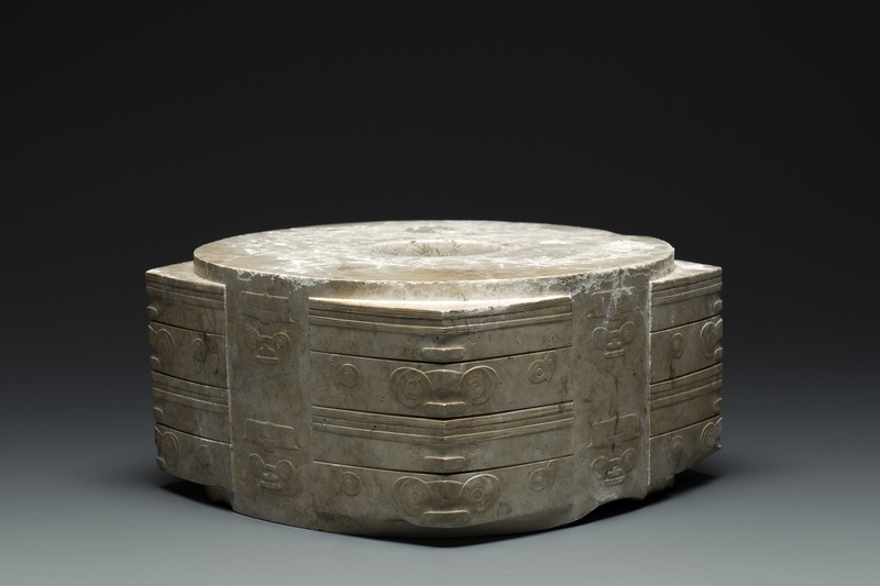 浙江反山遗址12号墓出土的玉琮。 资料照片.jpeg 浙江反山遗址12号墓出土的玉琮。 资料照片.jpeg