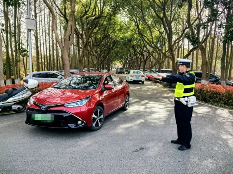 青浦警坛:注意!这5天为祭扫高峰日,这份出行提示请查收! 青浦警坛:注意!这5天为祭扫高峰日,这份出行提示请查收!