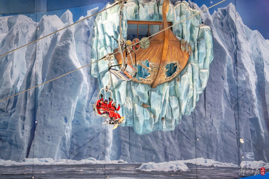 8月,在上海体验冰雪世界风光.jpg 8月,在上海体验冰雪世界风光.jpg