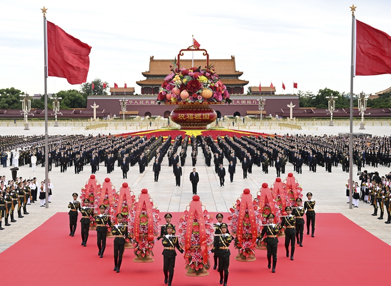 9月30日上午，党和国家领导人习近平、李强、赵乐际、王沪宁、蔡奇、丁薛祥、李希、韩正等来到北京天安门广场，出席烈士纪念日向人民英雄敬献花篮仪式。 新华社记者 谢环驰 摄.jpg