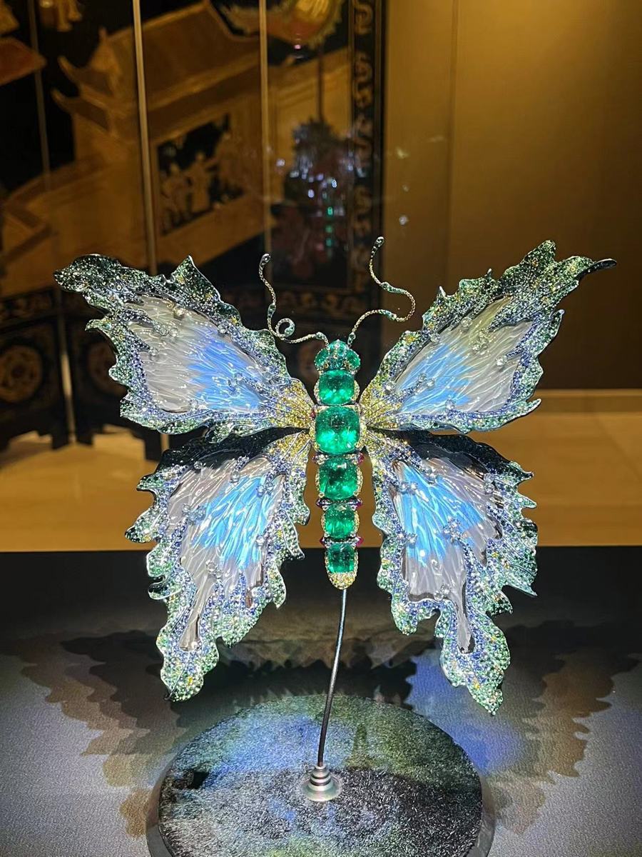 陈世英作品《化蝶》。 均 简工博 摄.jpeg 陈世英作品《化蝶》。 均 简工博 摄.jpeg