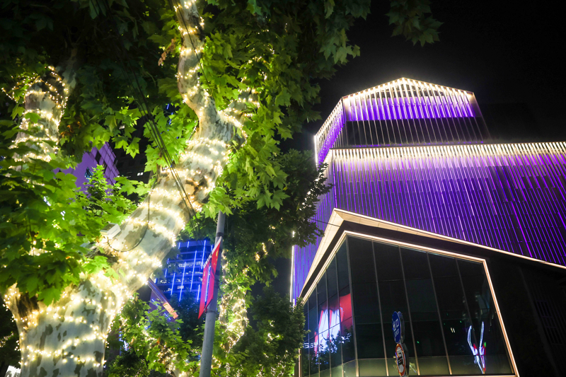 百年商街淮海路探寻“更新密码” 去年以来淮海中路新开店率达25.72% 主街繁华引流、后街烟火留客