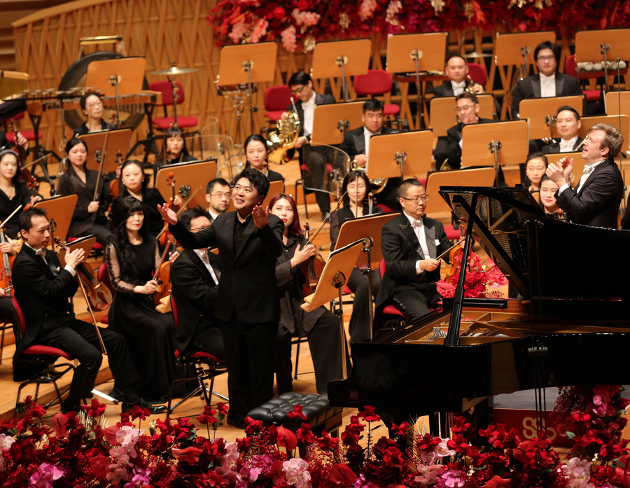 钢琴家郎朗在上海新年音乐会奏响拿手曲目。 上海交响乐团供图.jpeg 钢琴家郎朗在上海新年音乐会奏响拿手曲目。 上海交响乐团供图.jpeg