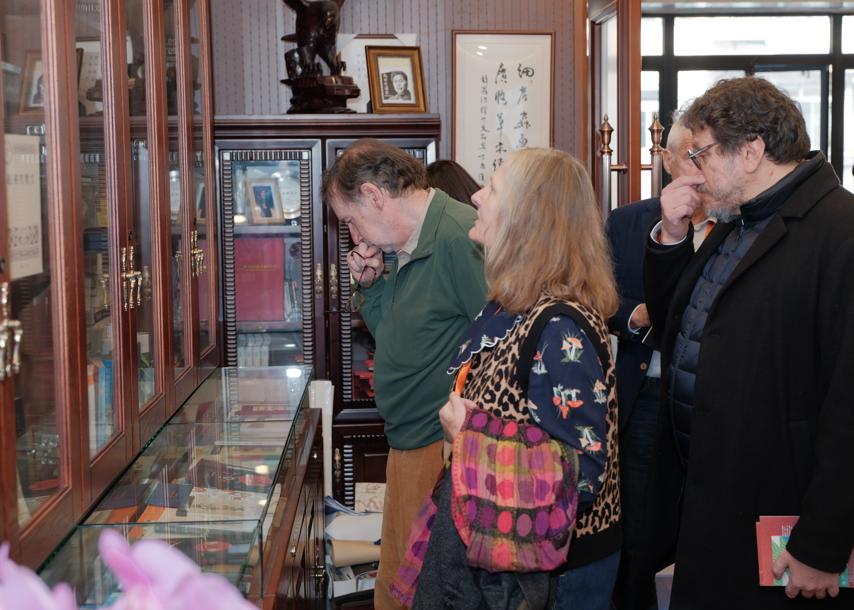 “诗歌是一种全民表达方式” 六大国际诗歌节峰会论坛举行