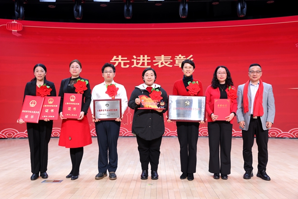 先进表彰1_副本.jpg 先进表彰1_副本.jpg