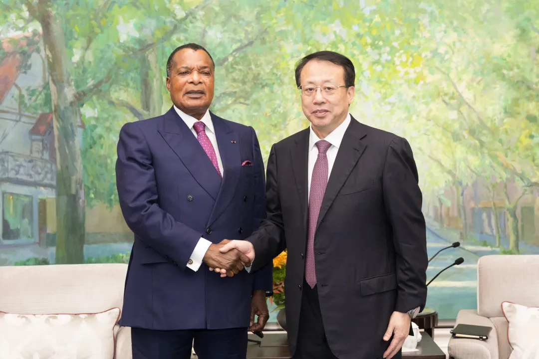 9月9日,市长龚正会见刚果(布)总统萨苏。记者 张春海 摄.jpg 9月9日,市长龚正会见刚果(布)总统萨苏。记者 张春海 摄.jpg