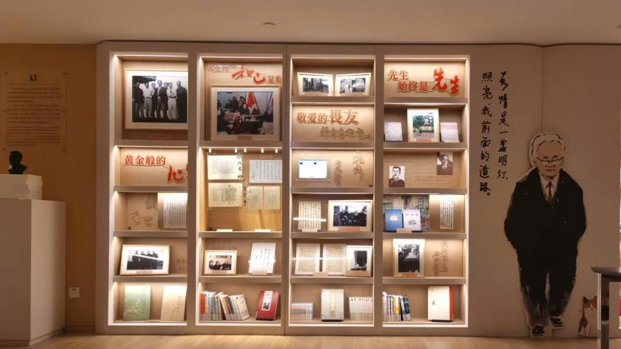 徐家汇书院里的“巴金书房”空间。资料图片.png 徐家汇书院里的“巴金书房”空间。资料图片.png