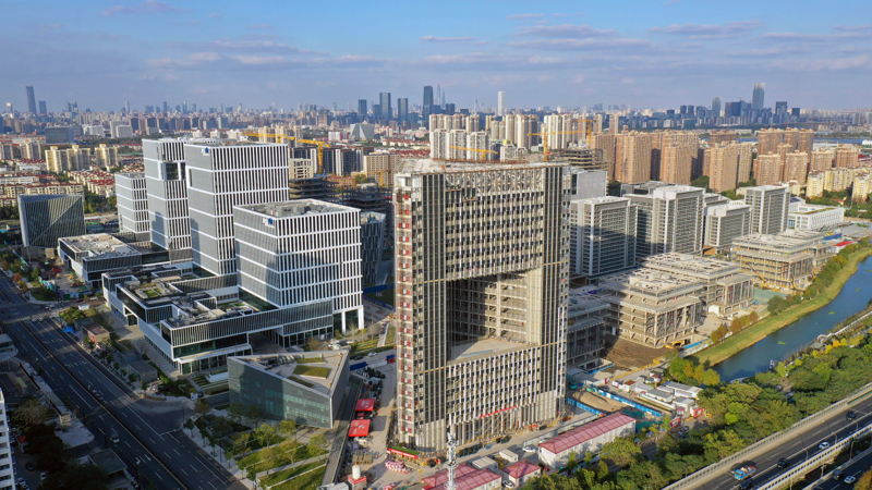 在临近西南外环线的徐汇华泾滨江片区,漕河泾北杨人工智能小镇陆续有楼宇交付启用。记者 李茂君 摄 .jpg 在临近西南外环线的徐汇华泾滨江片区,漕河泾北杨人工智能小镇陆续有楼宇交付启用。记者 李茂君 摄 .jpg