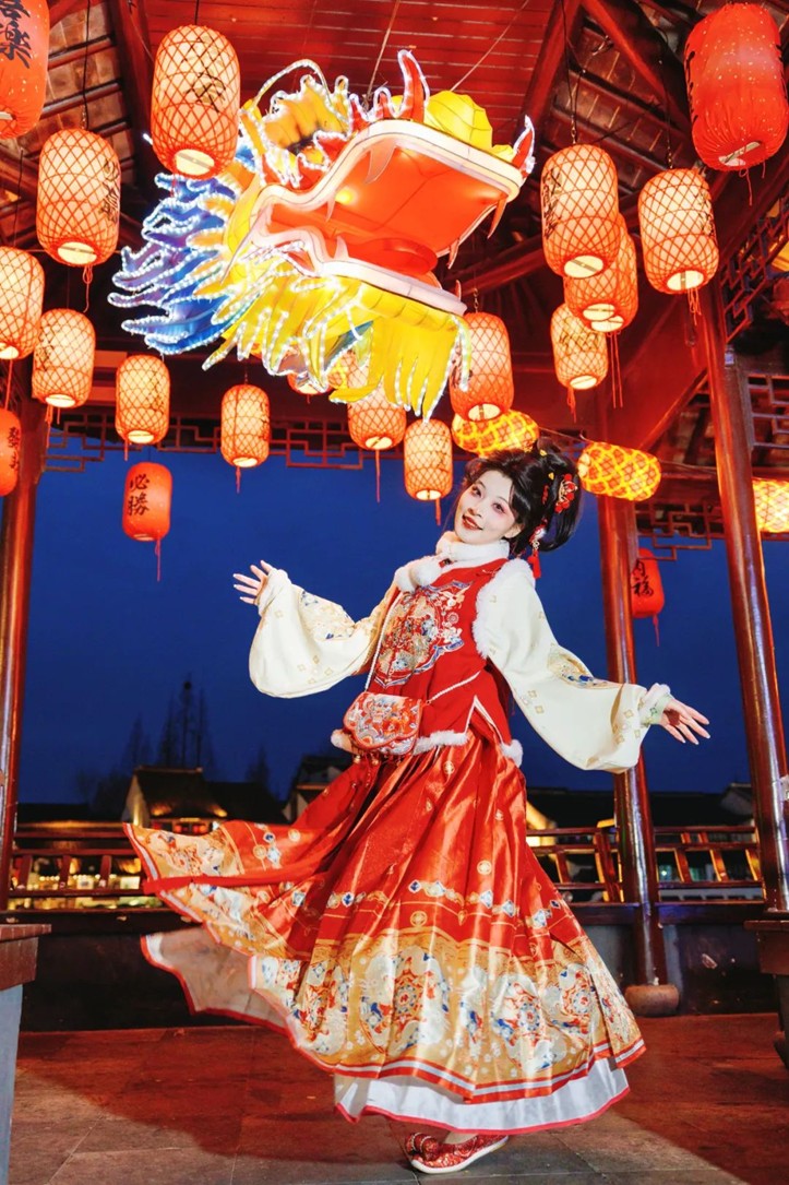 提一盏花灯入梦江南,来青浦用一场元宵灯海收官蛇年春节! 提一盏花灯入梦江南,来青浦用一场元宵灯海收官蛇年春节!