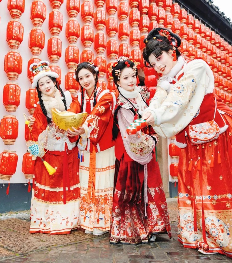 提一盏花灯入梦江南,来青浦用一场元宵灯海收官蛇年春节! 提一盏花灯入梦江南,来青浦用一场元宵灯海收官蛇年春节!