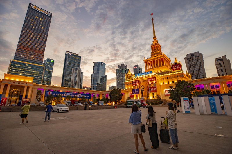 昨天,位于上海展览中心的2023上海书展主会场布置完毕.jpeg 昨天,位于上海展览中心的2023上海书展主会场布置完毕.jpeg