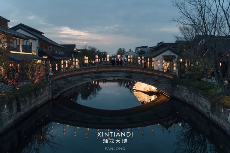 提一盏花灯入梦江南,来青浦用一场元宵灯海收官蛇年春节! 提一盏花灯入梦江南,来青浦用一场元宵灯海收官蛇年春节!